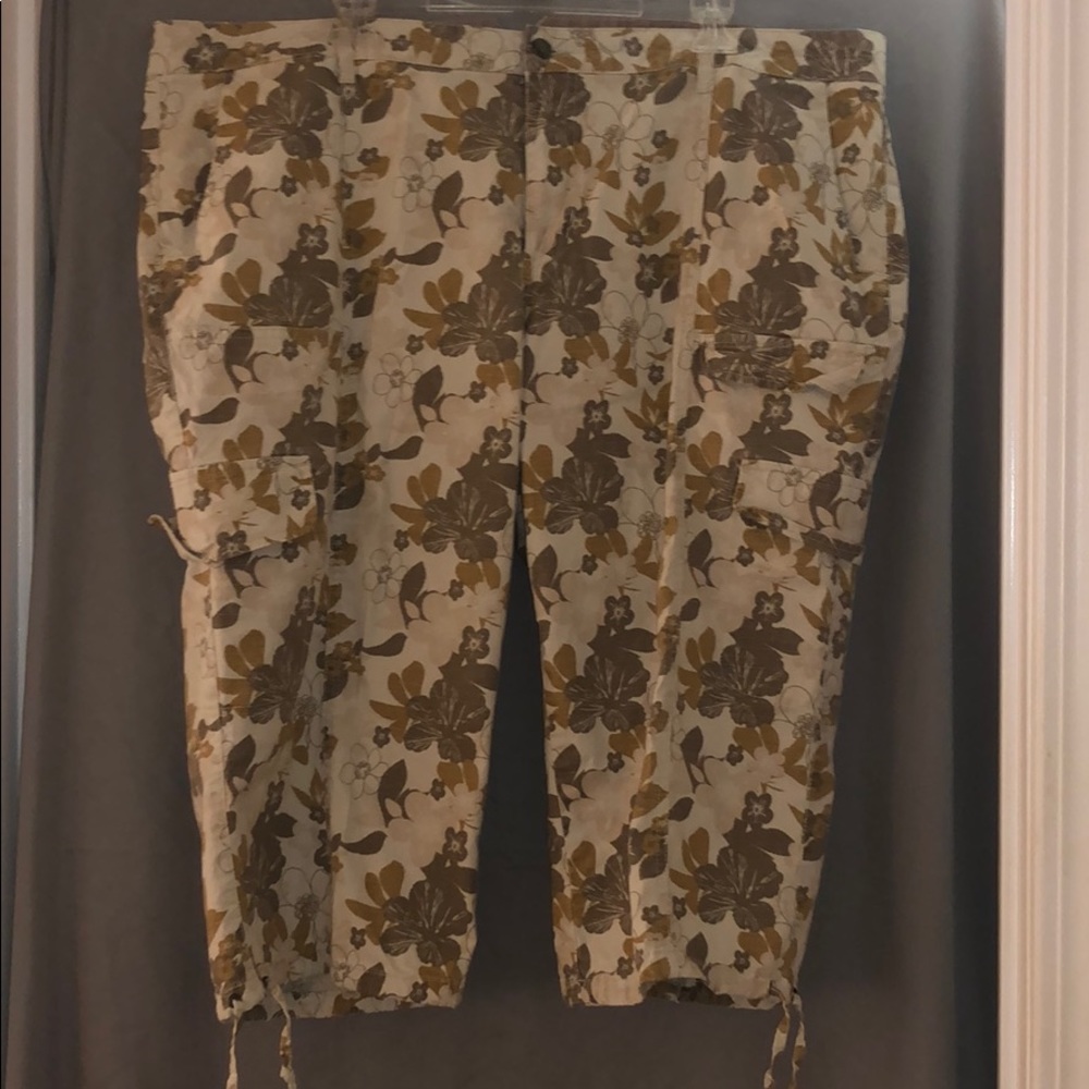 Brown floral Capri pants